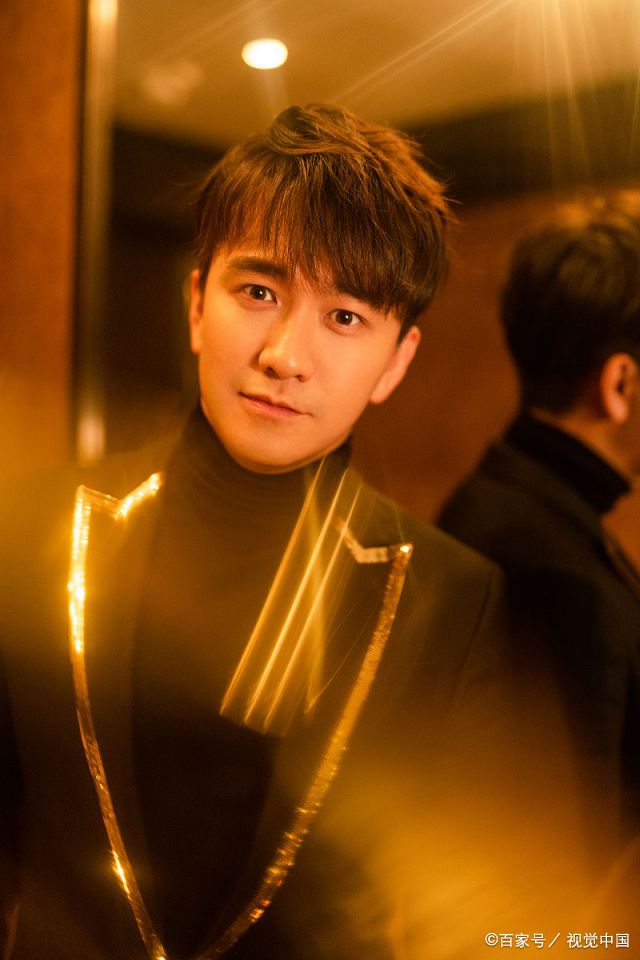 翟天临清俊朗烁从容自若《原生之罪》获2019值得期待网剧